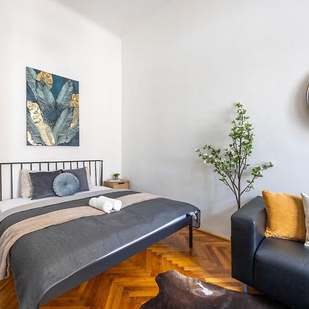 Charming & Cozy Stylish Apartment In The Heart Of Budapeste Exterior foto
